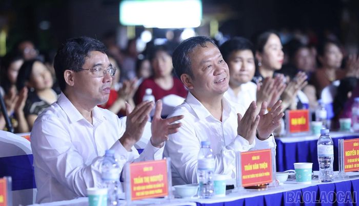 Các đại biểu dự chương trình.