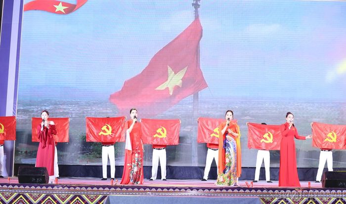 Chương trình nghệ thuật với nhiều tiết mục đặc sắc.
