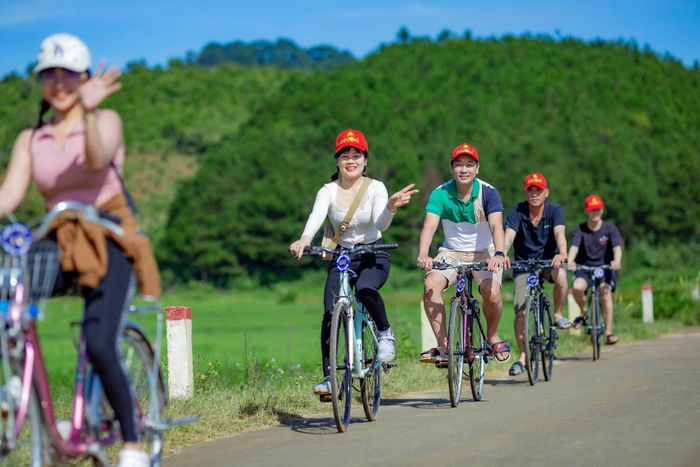 Việc liên kết du lịch giữa đại ngàn - ngàn hoa - biển xanh đã hình thành nhưng chưa thực sự kết nối sâu