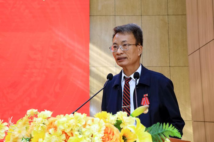 Đồng chí Huỳnh Thái Dương, nguyên Phó Trưởng Ban Tuyên giáo và Dân vận Tỉnh ủy Bình Thuận bày tỏ xúc động tại buổi lễ trao tặng Huân chương Lao động