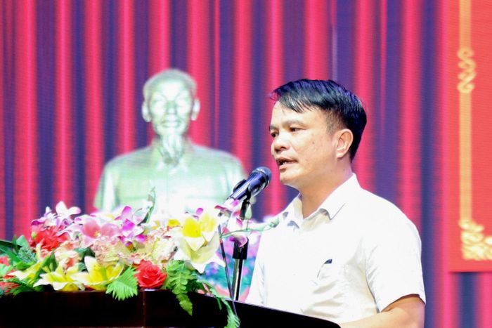 Đồng chí Nguyễn Xuân Tần, Chi bộ Dịch vụ Quảng cáo phát biểu ý kiến