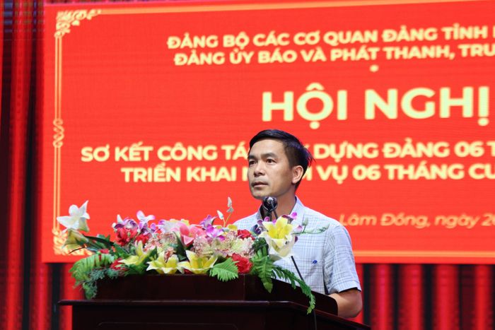 Đồng chí Đỗ Công Tính, Bí thư Đảng bộ Bộ phận Thời sự tham gia ý kiến tại hội nghị