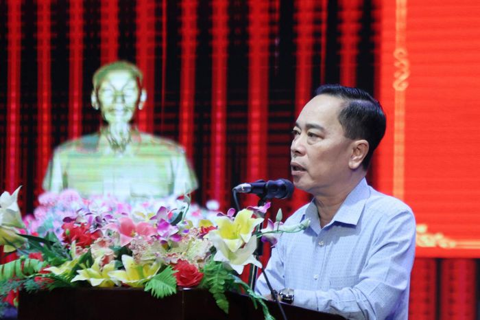 Đồng chí Lê Huy Toàn, Bí thư Đảng ủy, Giám đốc Báo và PTTH Lâm Đồng phát biểu kết luận hội nghị