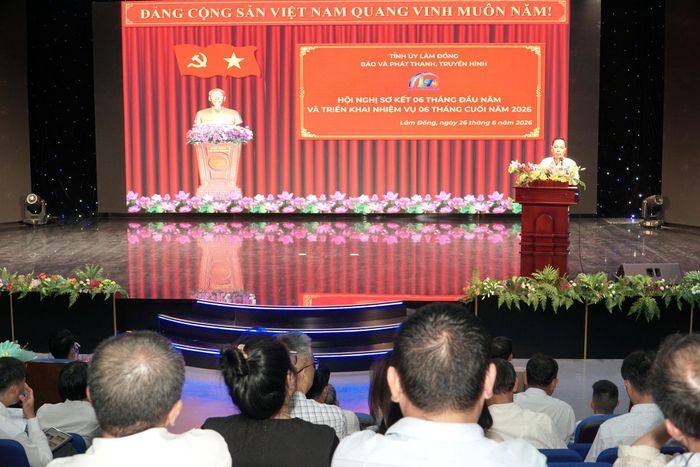 Quang cảnh hội nghị