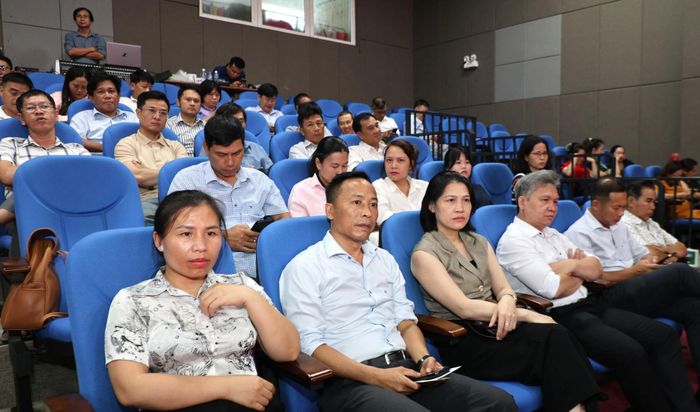 Tập thể viên chức, người lao động Báo và PTTH Lâm Đồng tham dự hội nghị