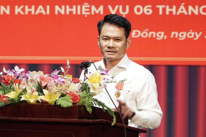 Phó Giám đốc Báo và PTTH Lâm Đồng Hồ Văn Miền phát biểu tại hội nghị