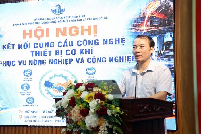 Đại diện Trung tâm Khoa học công nghệ, đổi mới sáng tạo và Chuyển đổi số (Sở Khoa học và Công nghệ) phát biểu tại hội nghị.
