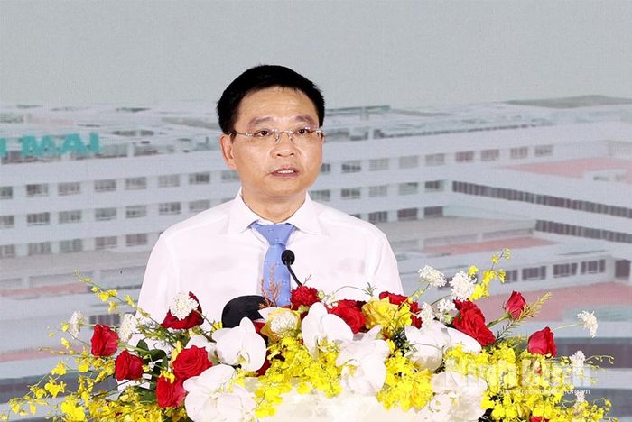 Đồng chí Nguyễn Văn Thắng, Ủy viên Trung ương Đảng, Phó Thủ tướng Chính phủ phát biểu chỉ đạo tại lễ khai trương.