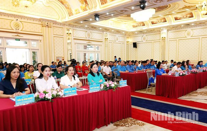 Các đại biểu dự hội nghị.
