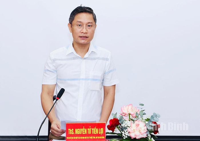 Thạc sĩ Nguyễn Tử Tiến Lợi, Phó Chủ tịch Liên hiệp các Hội Khoa học và Kỹ thuật tỉnh phát biểu tại Hội thảo.