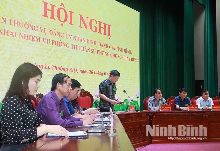 Ban Thường vụ Đảng ủy phường tổ chức hội nghị nhận định, đánh giá tình hình, triển khai nhiệm vụ phòng thủ dân sự, phòng, chống cháy rừng tại buổi diễn tập.