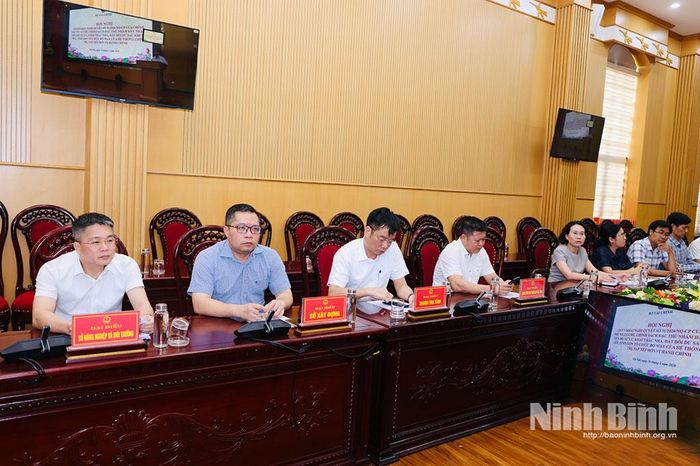 Các đại biểu dự hội nghị tại điểm cầu Ninh Bình.