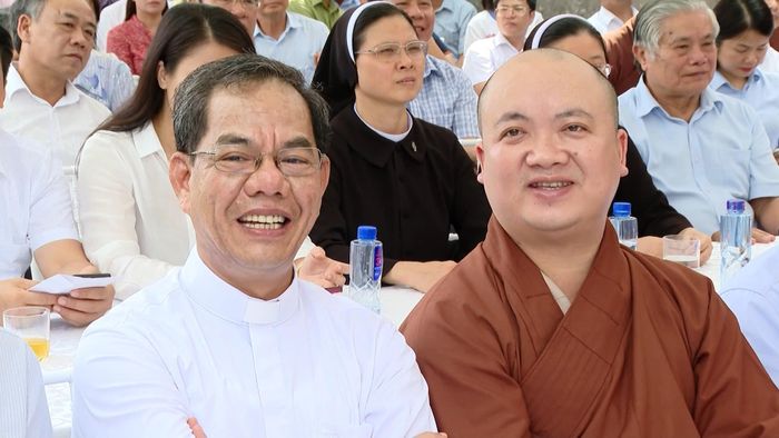 Các tôn giáo sống hài hòa, đoàn kết trên vùng đất Phát Diệm.