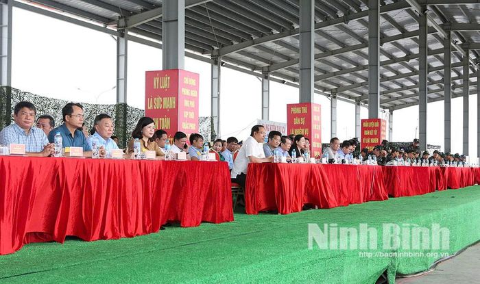 Các đại biểu dự buổi diễn tập thử.