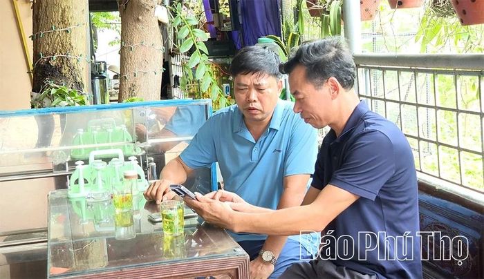 Gặp gỡ, trao đổi với Nhân dân về phương án thành lập thôn Hoàng Tân sau sáp nhập tại xã Tề Lỗ.