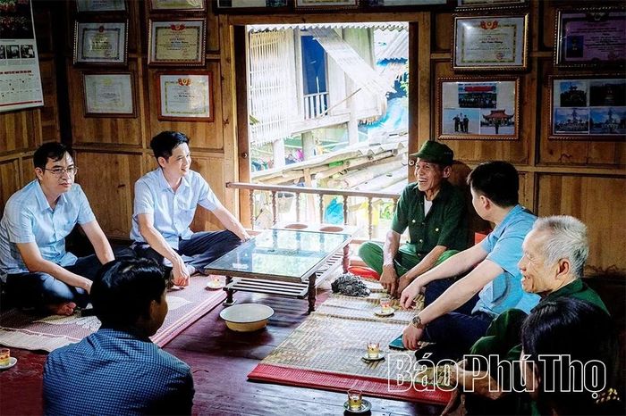 Công tác phát triển Đảng ở Tân Mai được bắt đầu từ việc bám sát cơ sở, gần dân, hiểu dân và phát hiện những nhân tố tích cực trong cộng đồng.