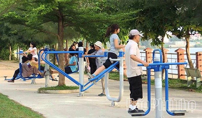 Các dụng cụ thể dục ngoài trời được đầu tư, đáp ứng nhu cầu rèn luyện sức khỏe hằng ngày của người dân.