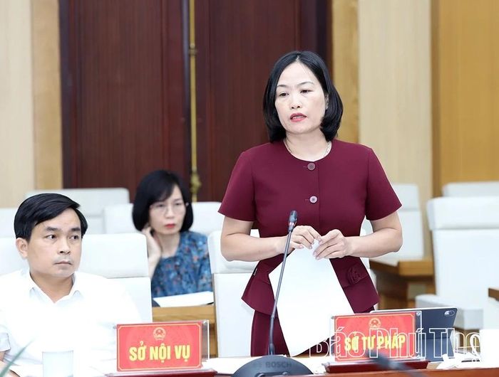 Lãnh đạo các sở, ngành tham gia thảo luận tại hội nghị.