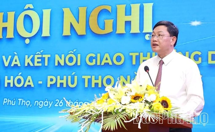 Đồng chí Phó Chủ tịch Thường trực UBND tỉnh Thanh Hóa Mai Xuân Liêm phát biểu tại hội nghị.