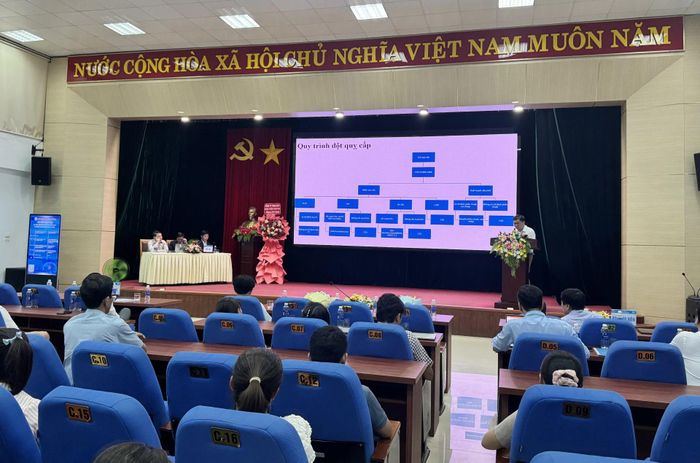 Các bác sĩ chuyên khoa trình bày kinh nghiệm, kiến thức mới trong chẩn đoán và điều trị đột quỵ - Ảnh: Mai Linh