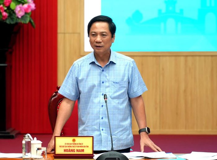 Đồng chí Hoàng Nam, Phó Chủ tịch Thường trực UBND tỉnh cho ý kiến đối với công tác chuẩn bị các sự kiện - Ảnh: T.Đ
