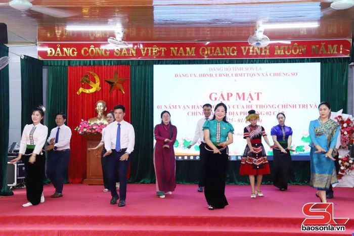 Tiết mục múa Vũ điệu kết đoàn tại cuộc gặp mặt.