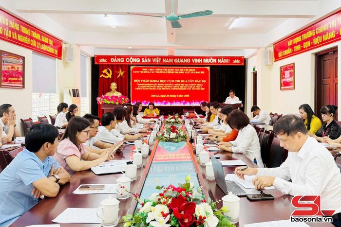 Các đại biểu dự hội thảo.