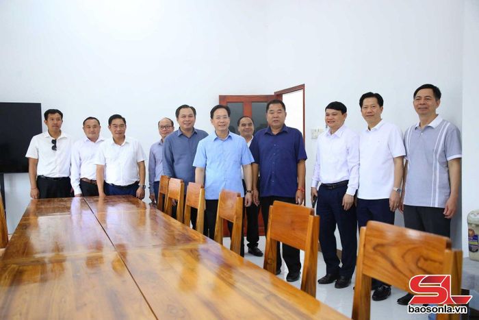 Đoàn công tác thăm trụ sở Sở Ngoại vụ tỉnh Luông Pha Bang.