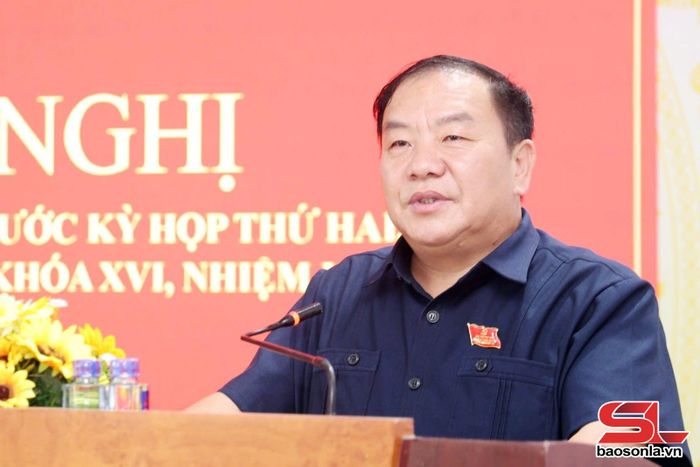 Đồng chí Chá A Của phát biểu tại hội nghị tiếp xúc cử tri.