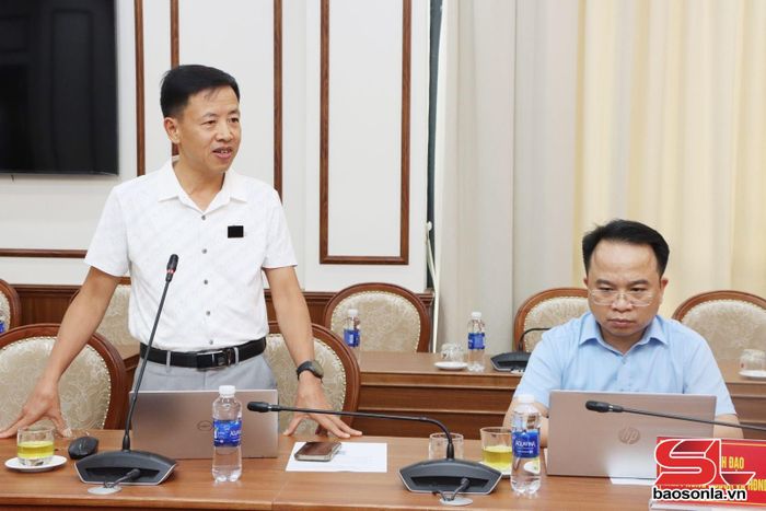 Lãnh đạo Báo và PTTH Sơn La phát biểu tại hội nghị.