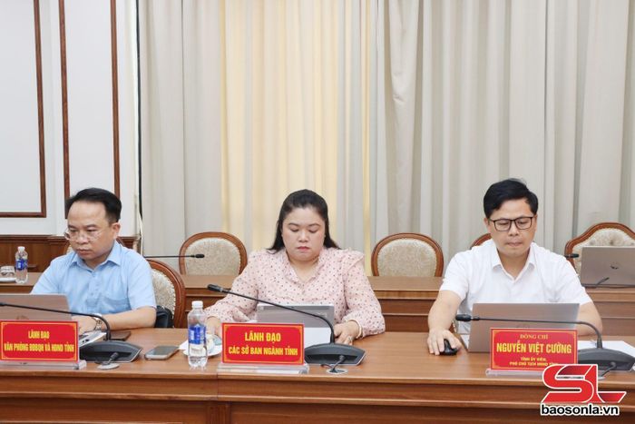 Các đại biểu dự hội nghị.