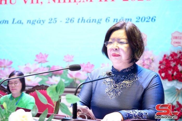 Đồng chí Cao Xuân Thu Vân, Chủ tịch Liên minh HTX Việt Nam, phát biểu tại Đại hội.