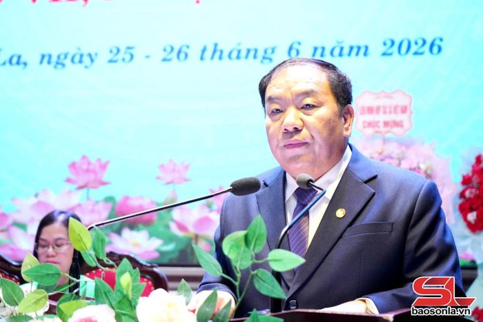 Đồng chí Chá A Của, Phó Bí thư Tỉnh ủy, Chủ tịch Mặt trận tổ quốc Việt Nam tỉnh Sơn La phát biểu tại Đại hội.