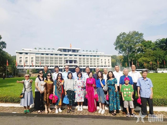 Các đoàn khách tham quan TP Hồ Chí Minh do Công ty Cổ phần Truyền thông Du lịch Việt khai thác.