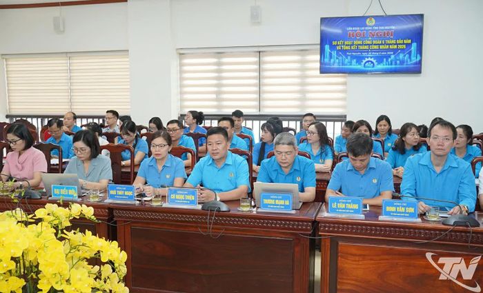 Các đại biểu dự Hội nghị.