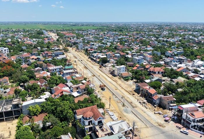 Bí thư Thành ủy Nguyễn Đình Trung yêu cầu tăng tốc giải ngân vốn đầu tư công trong thời gian đến (Thi công đường Nguyễn Hoàng thuộc dự án Vành đai 3)