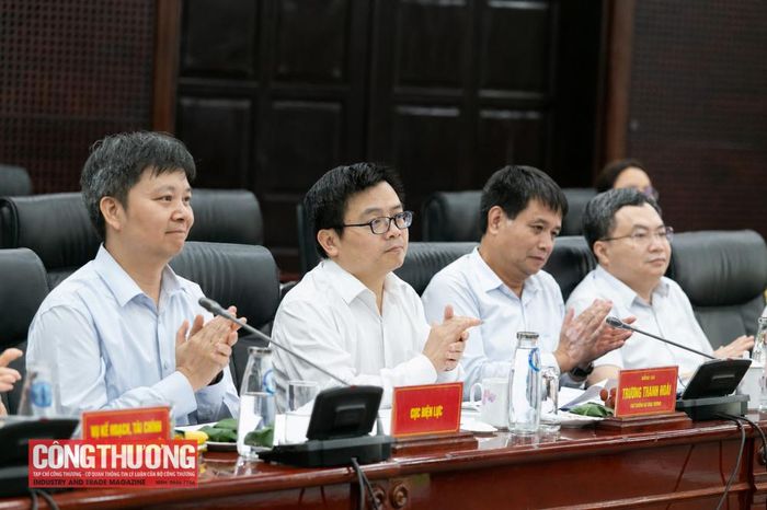 Thứ trưởng Trương Thanh Hoài tham dự buổi làm việc.