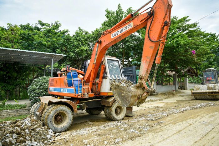 "Quốc lộ 14D là tuyến giao thông chiến lược, kết nối từ đường Hồ Chí Minh đến Cửa khẩu quốc tế Nam Giang, kết nối trực tiếp với nước bạn Lào, giữ vai trò quan trọng trong phát triển logistics, kinh tế biên mậu cũng như bảo đảm quốc phòng, an ninh. Việc đầu tư cải tạo, nâng cấp tuyến đường là yêu cầu cấp thiết, mang ý nghĩa chiến lược lâu dài", ông Thường nói.