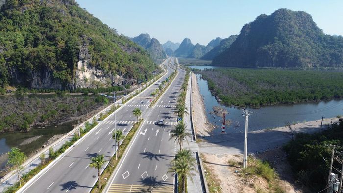 Quảng Ninh trong tiếp tục đầu tư hạ tầng đồng bộ, nâng cao năng lực quản trị đô thị, thu hút nguồn lực xã hội và phát triển theo hướng xanh, thông minh, bền vững trong giai đoạn tới.