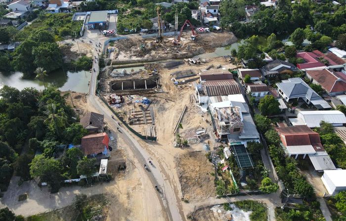 Ông Trần Minh Tiến, giám sát Ban QLDA Đầu tư xây dựng công trình giao thông TP Huế cho rằng, chủ đầu tư đang phối hợp với các đơn vị liên quan để sớm bàn giao mặt bằng cho nhà thầu thi công. 