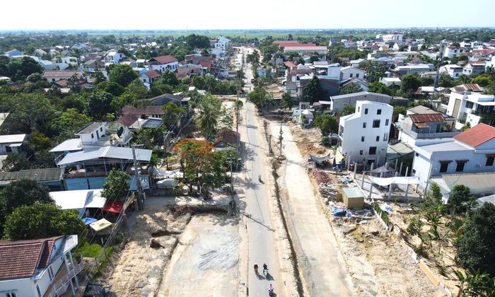 Theo ông Phạm Duy Nhất, cán bộ kỹ thuật Công ty Cổ phần Đầu tư và Xây dựng An Thuận, tuyến đơn vị đang thi công dài khoảng 650m từ đường Phạm Thị Liên đến đường Kim Long.