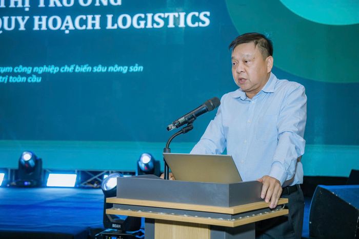 Ông Nguyễn Thành Sơn, Chủ tịch HĐQT Công ty CP Cảng Cát Lái trình bày tham luận tại hội nghị. Ảnh: N.H