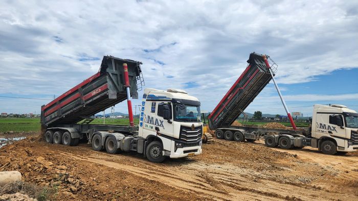Hầu hết các doanh nghiệp đều muốn giảm giá vé, giá cước để thu hút khách hàng nhưng vì giá các mặt hàng khác còn neo cao và cách tính thuế mới khiến kế hoạch giảm giá gặp khó.