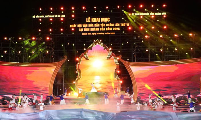 Màn biểu diễn khai mạc Ngày hội Văn hóa dân tộc Chăm lần thứ VI.