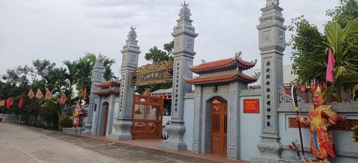 Ngồi đền tọa lạc uy nghi trên vùng đất Bình Trù