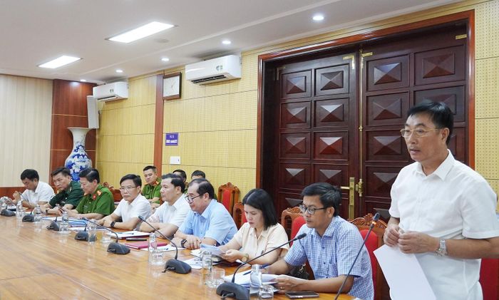  Chủ tịch UBND xã Ninh Châu Lê Ngọc Huân phát biểu tại cuộc họp 