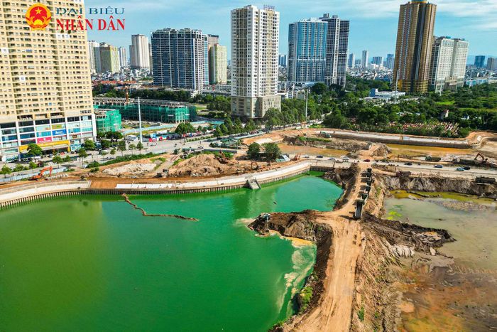 Bên cạnh chức năng chống ngập, dự án còn góp phần cải thiện môi trường, nâng cao chất lượng cảnh quan đô thị và tạo không gian sinh hoạt cộng đồng cho người dân. Hệ thống cây xanh, đường dạo và các hạng mục phụ trợ được đầu tư đồng bộ, hướng tới hình thành một điểm nhấn cảnh quan mới của khu vực