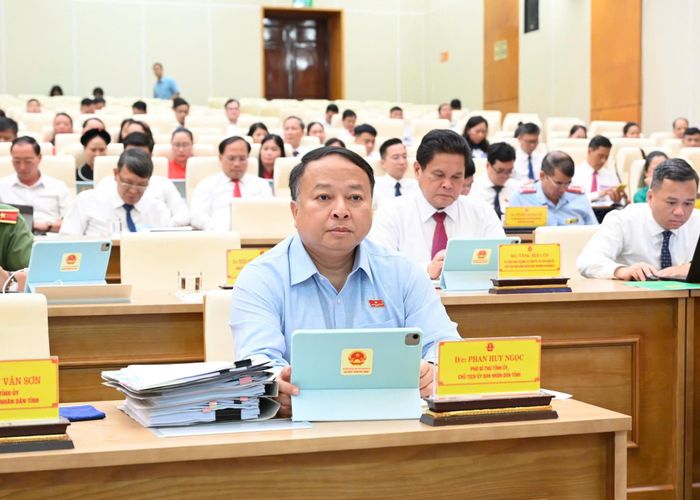 Các đại biểu tham dự Kỳ họp thứ Tư, HĐND tỉnh Tuyên Quang khóa XVI