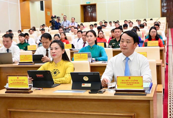 Các đại biểu tham dự Kỳ họp thứ Tư, HĐND tỉnh Tuyên Quang khóa XVI