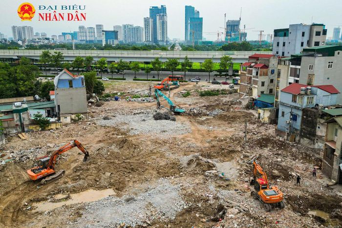 Đoạn đường từ Phạm Văn Đồng đến Văn Tiến Dũng dài 3,2km từng chậm tiến độ nhiều năm do vướng giải phóng mặt bằng